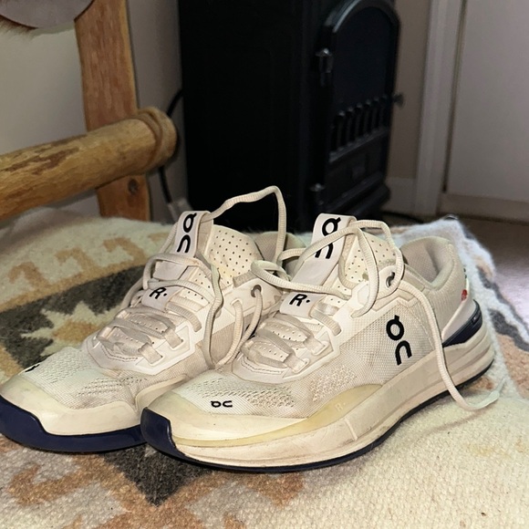 On Running Shoes - ON running sneakers